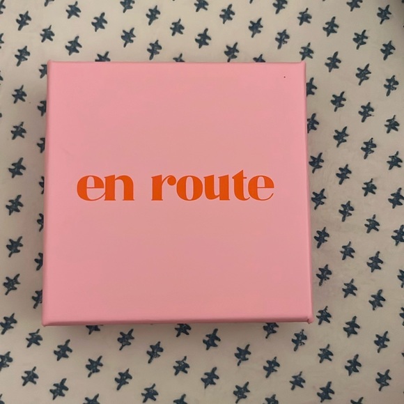 En Route Zipper Heart Earings - Picture 2 of 2